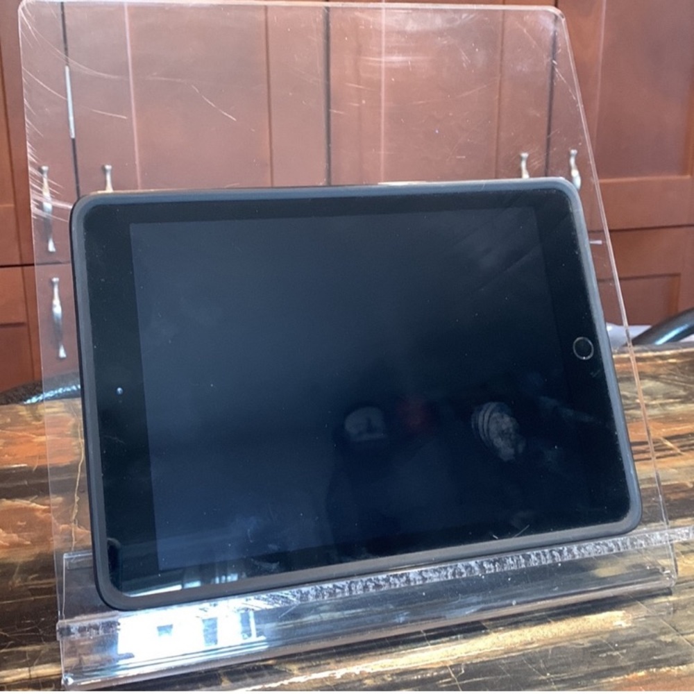 SALE!! ⚡️host pick⚡️Acrylic tablet or cookbook holder